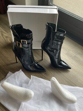 Chic Black Patent Leather 4.75 - 5" Heel Fashion Boots – Size 6 – NEW